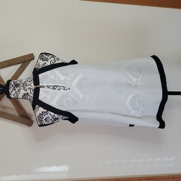 New York & Company Woman's Top EUC - Picture 7 of 7